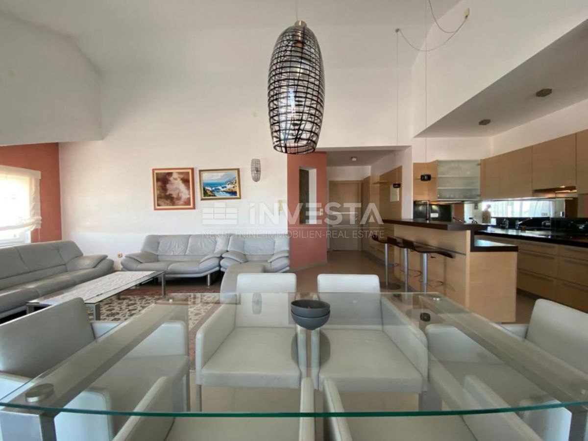 Pula, Pješčana uvala, attico 152 m2, 200 m dal mare