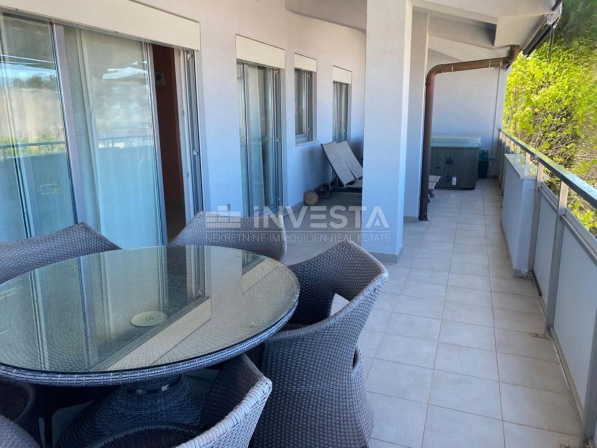 Pula, Pješčana uvala, attico 152 m2, 200 m dal mare