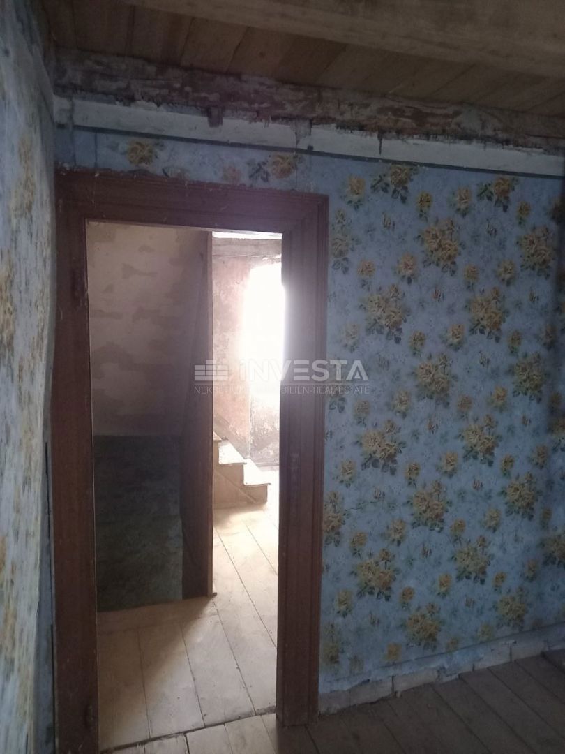 Casa da ristrutturare in una posizione attraente, nel centro di Vodnjan.