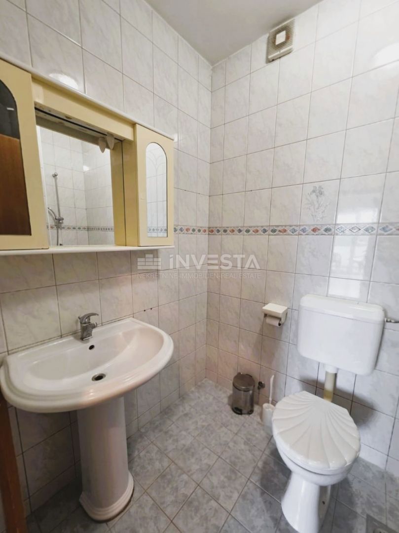 Appartamento con terrazza e giardino in una zona richiesta a Pola