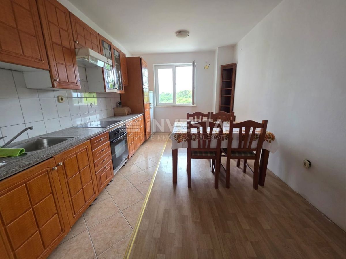 Appartamento con terrazza e giardino in una zona richiesta a Pola