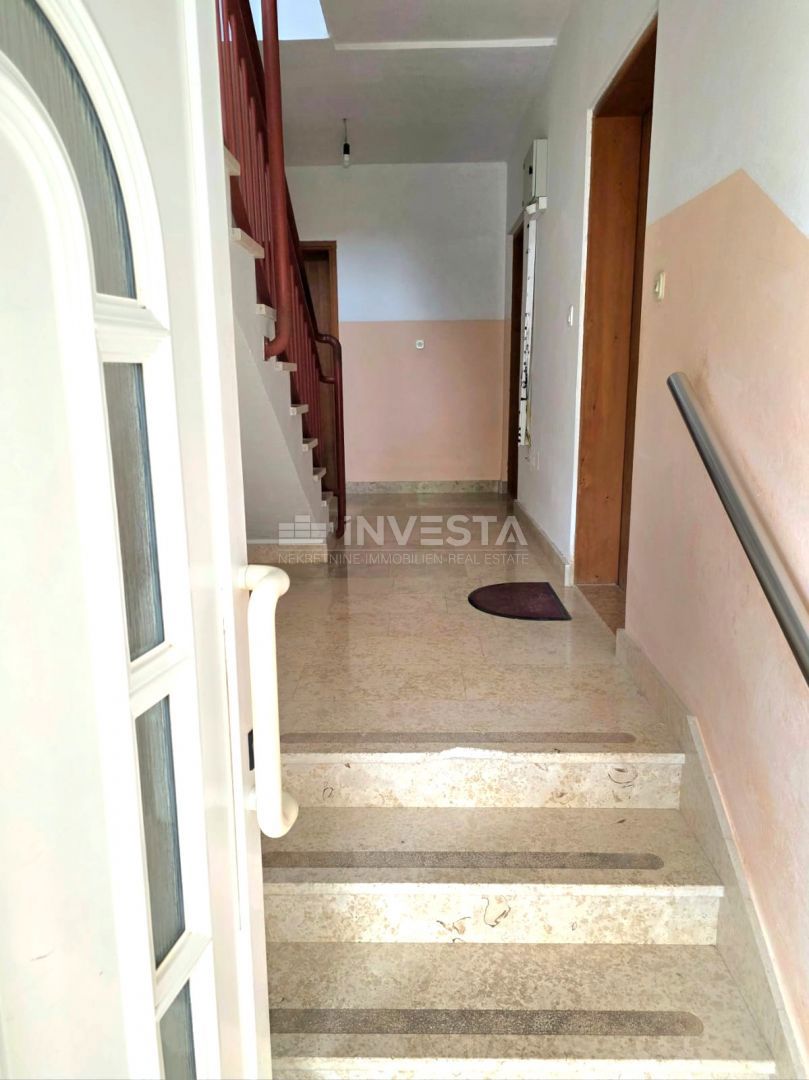 Appartamento con terrazza e giardino in una zona richiesta a Pola