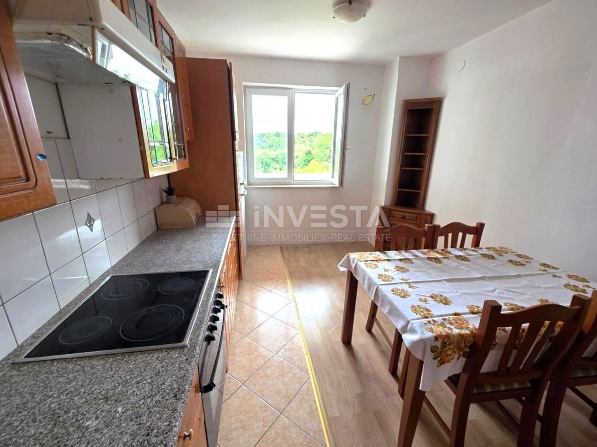 Appartamento con terrazza e giardino in una zona richiesta a Pola