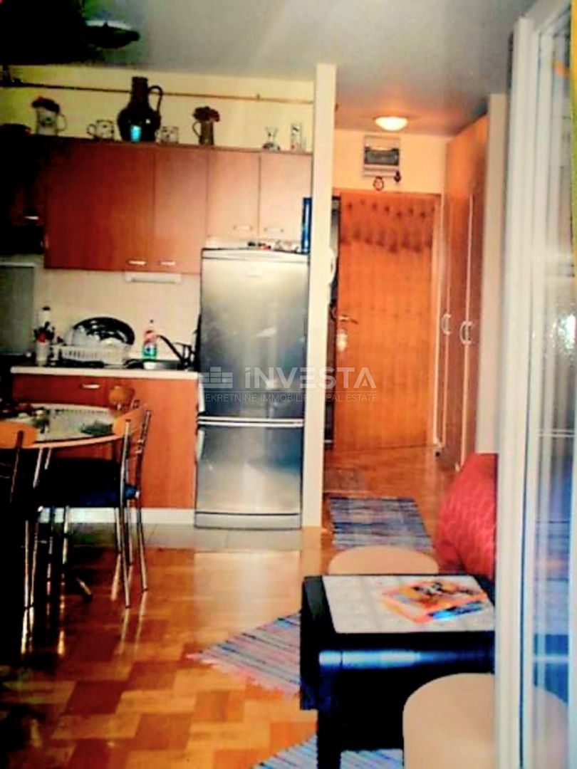 Pola, Veruda, monolocale con balcone, vicino alla spiaggia