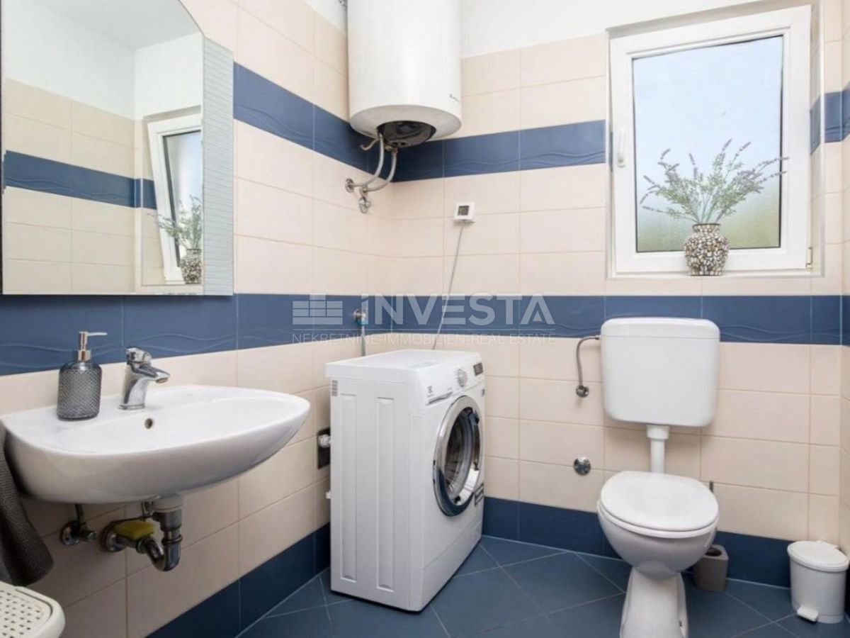 Dintorni di Pola, villa con piscina in una zona tranquilla, a 5 km dalla città