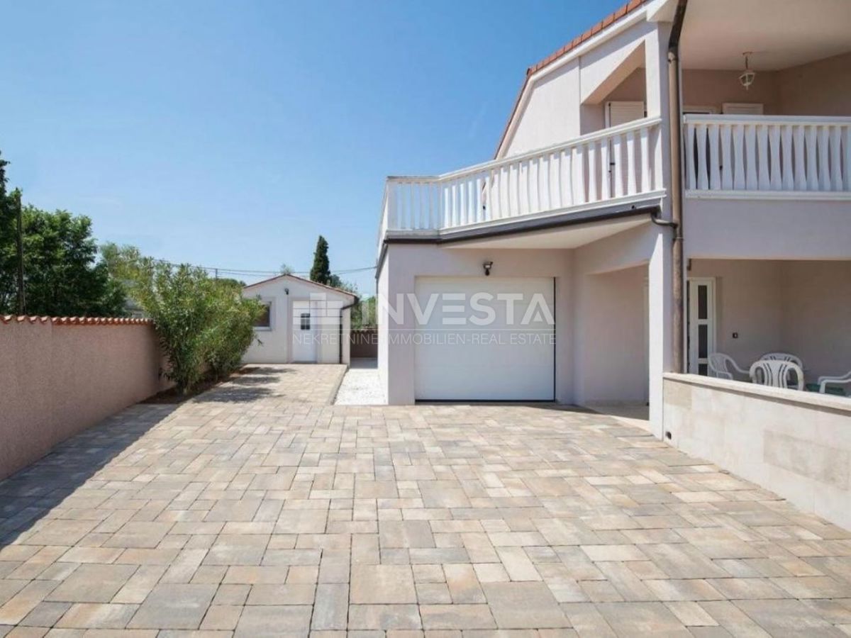 Dintorni di Pola, villa con piscina in una zona tranquilla, a 5 km dalla città