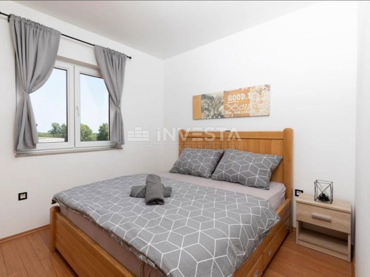 Dintorni di Pola, villa con piscina in una zona tranquilla, a 5 km dalla città