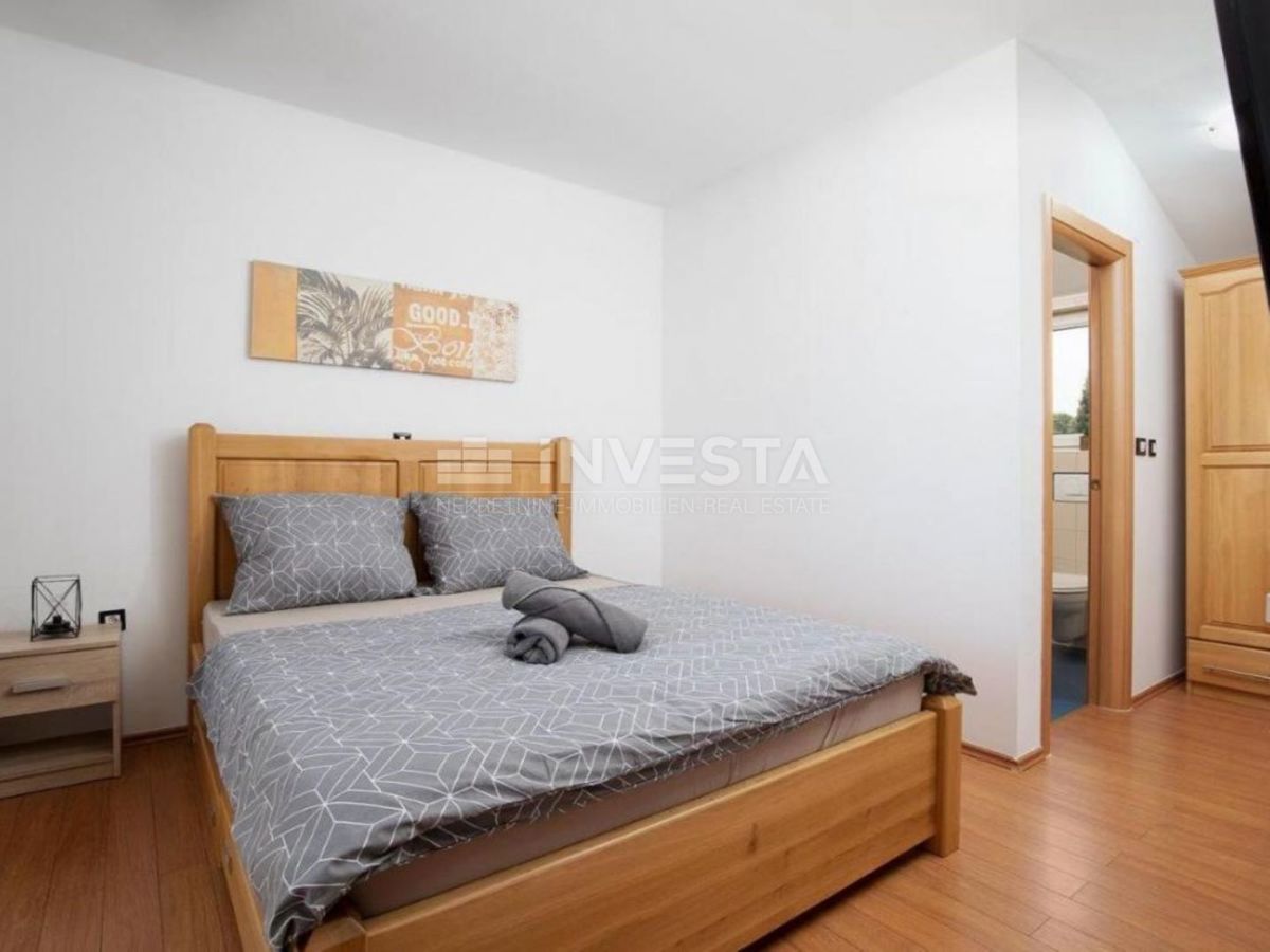 Dintorni di Pola, villa con piscina in una zona tranquilla, a 5 km dalla città