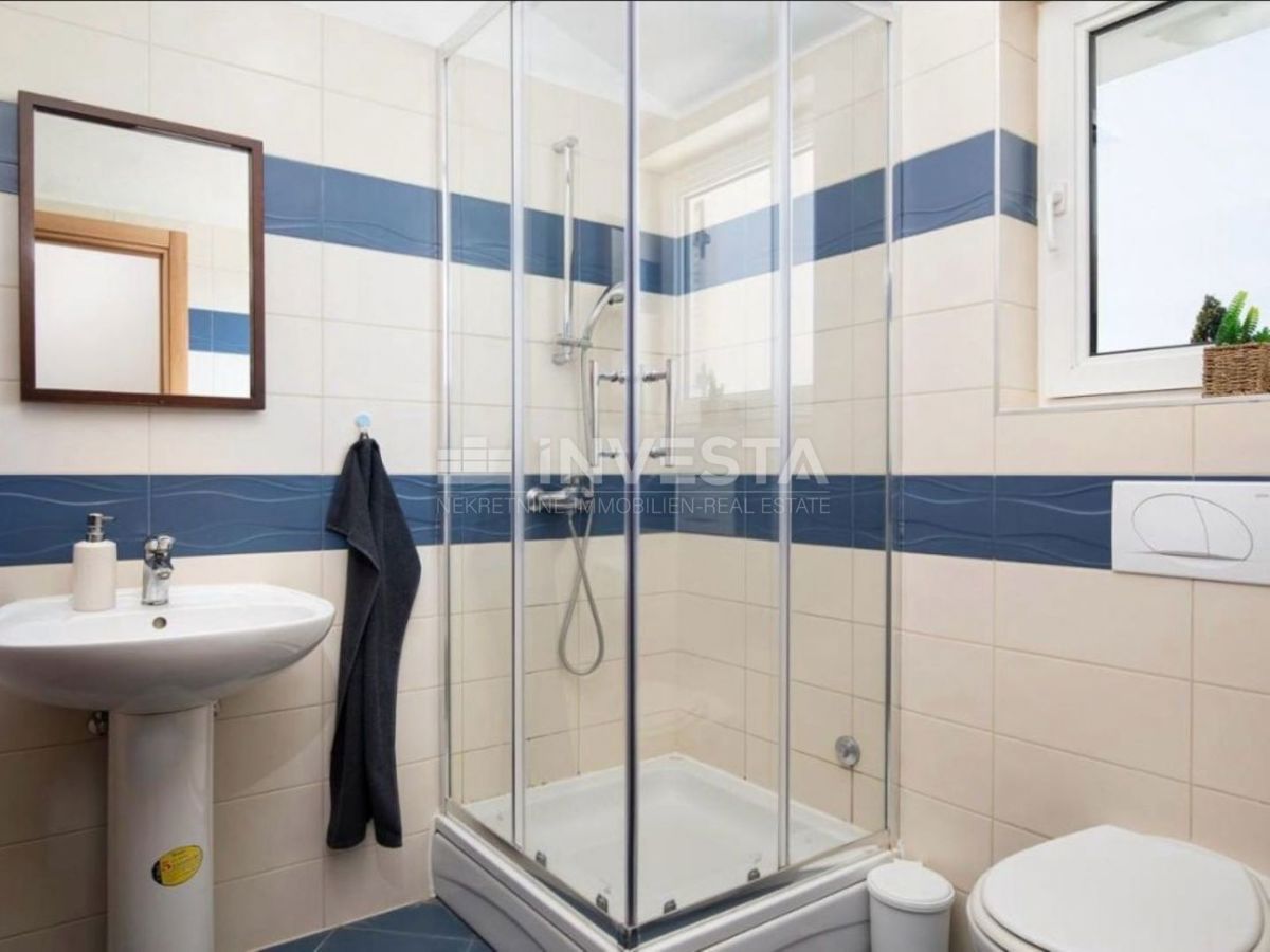 Dintorni di Pola, villa con piscina in una zona tranquilla, a 5 km dalla città