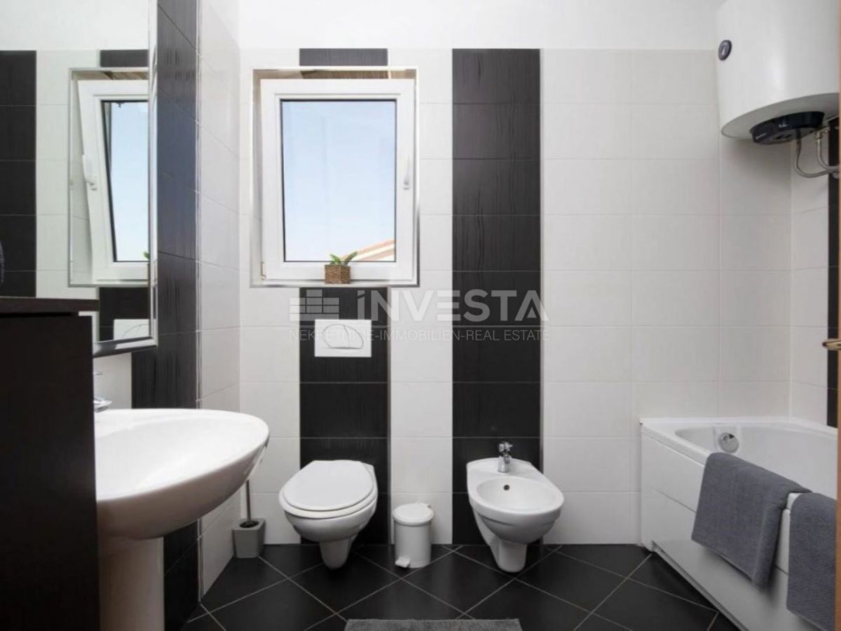 Dintorni di Pola, villa con piscina in una zona tranquilla, a 5 km dalla città