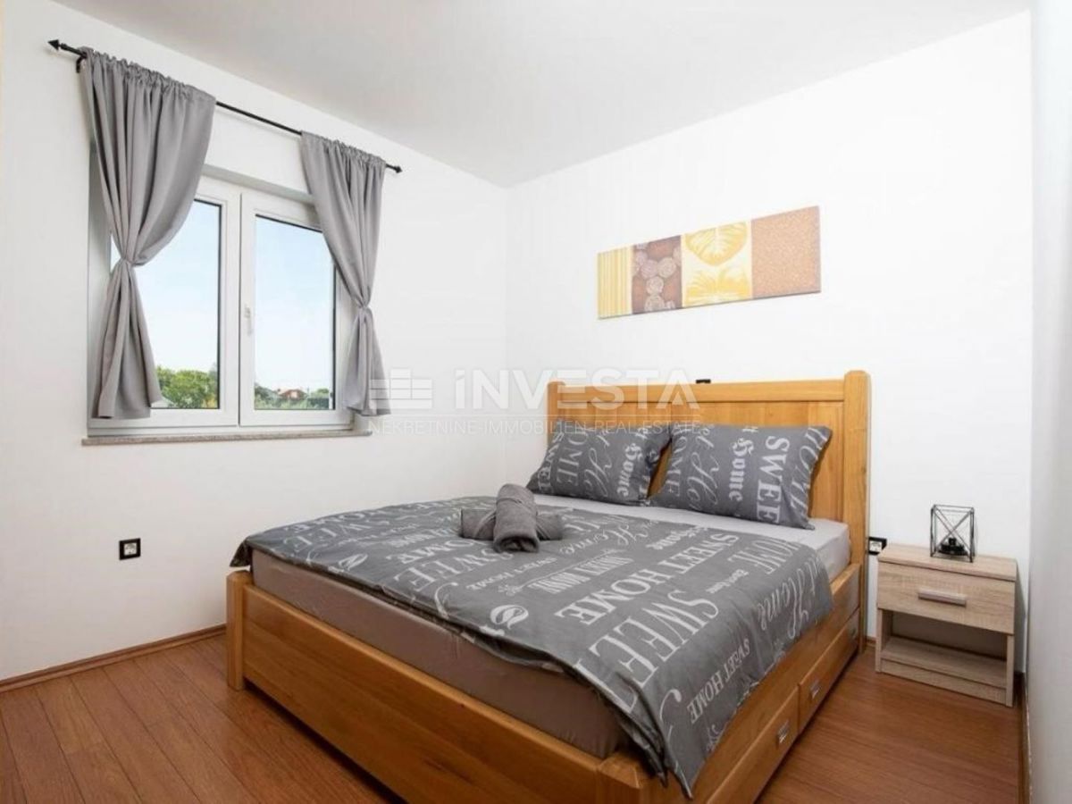 Dintorni di Pola, villa con piscina in una zona tranquilla, a 5 km dalla città