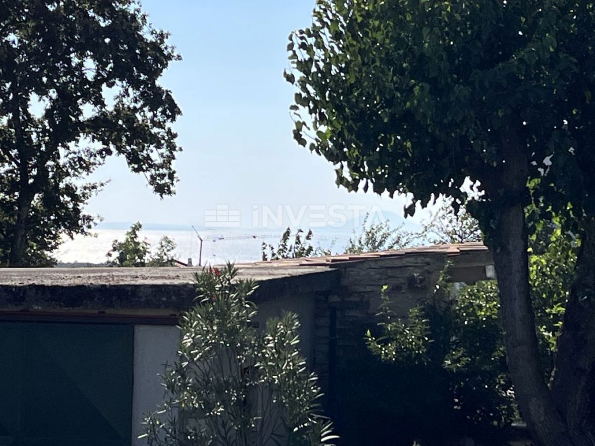 Casa con piscina e vista mare, a 2 km dal mare! 