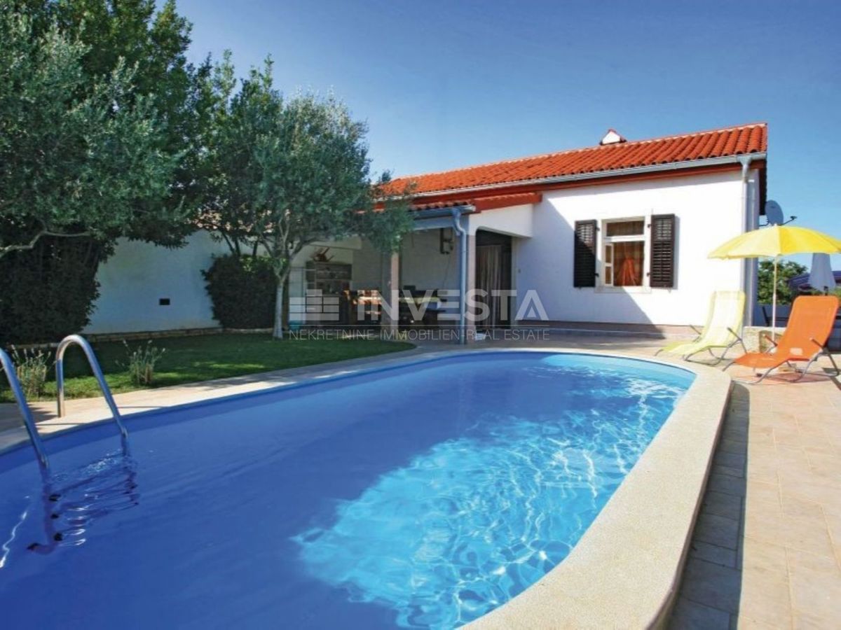 Casa con piscina e vista mare, a 2 km dal mare! 