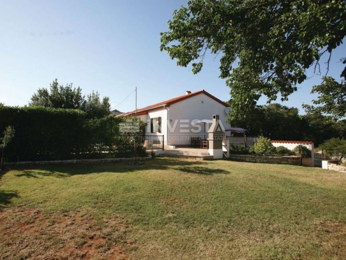 Casa con piscina e vista mare, a 2 km dal mare! 