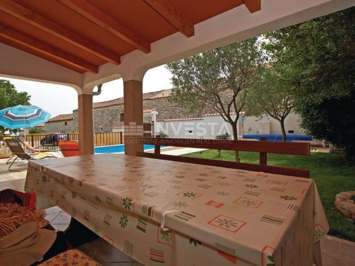 Casa con piscina e vista mare, a 2 km dal mare! 