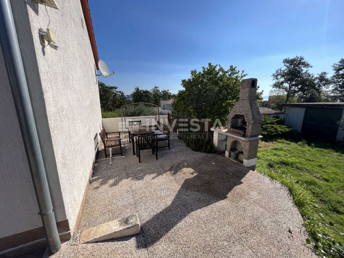 Casa con piscina e vista mare, a 2 km dal mare! 