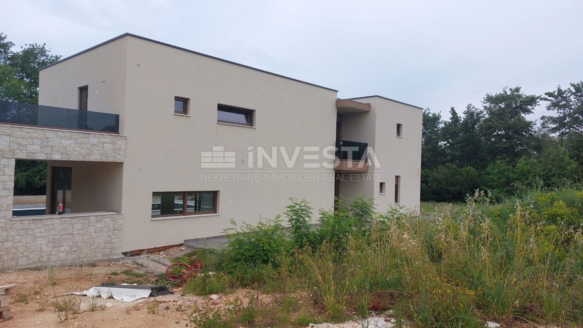 Lussuosa villa moderna con piscina riscaldata