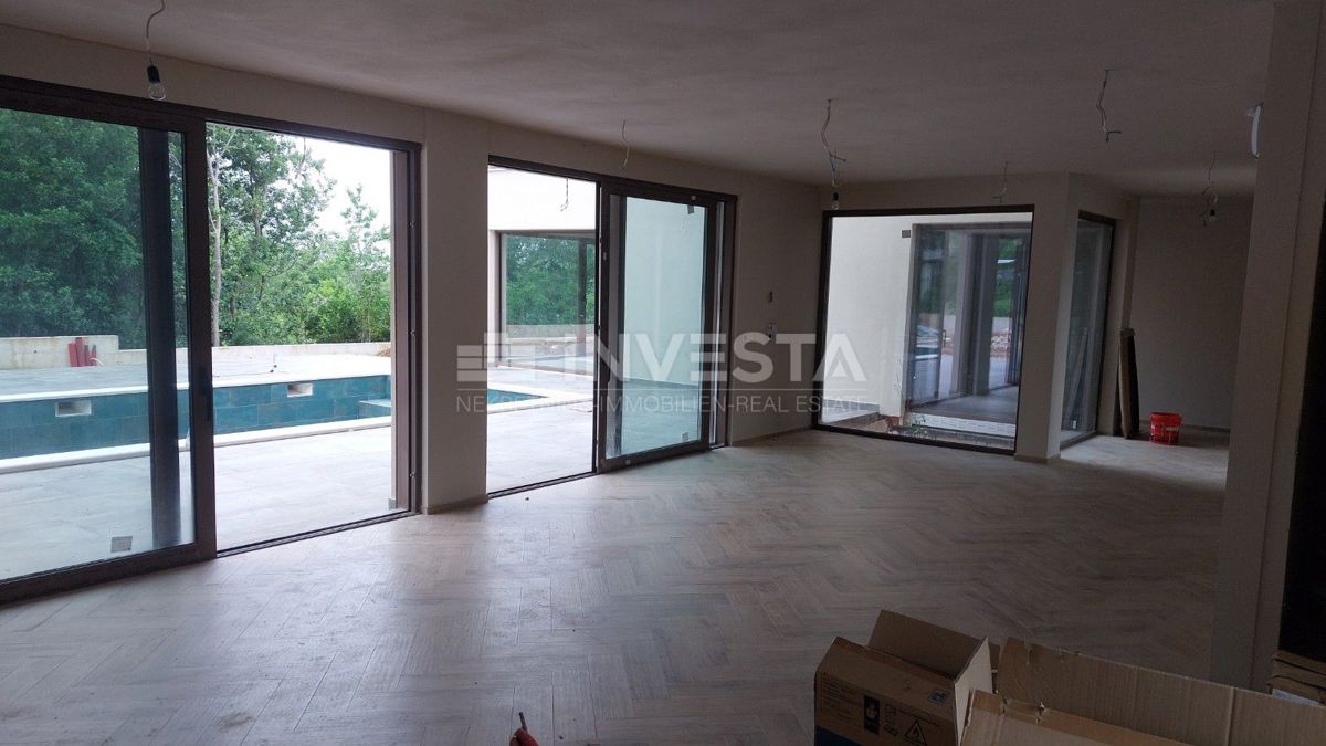 Lussuosa villa moderna con piscina riscaldata