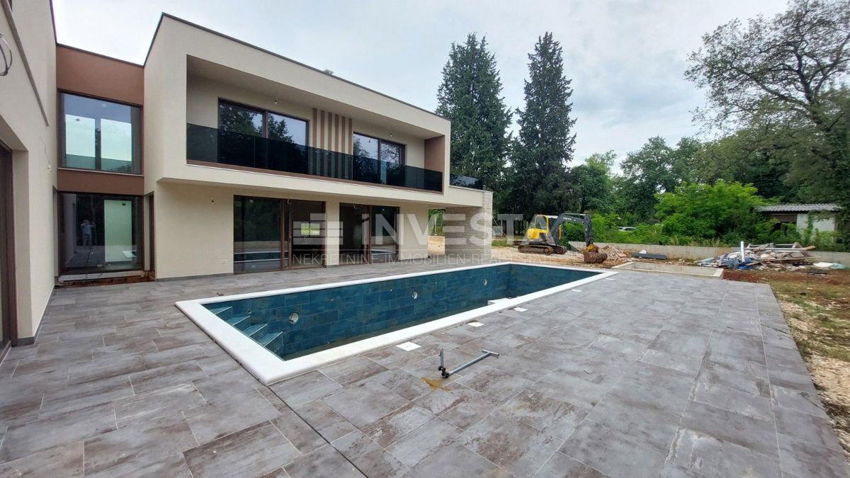 Lussuosa villa moderna con piscina riscaldata