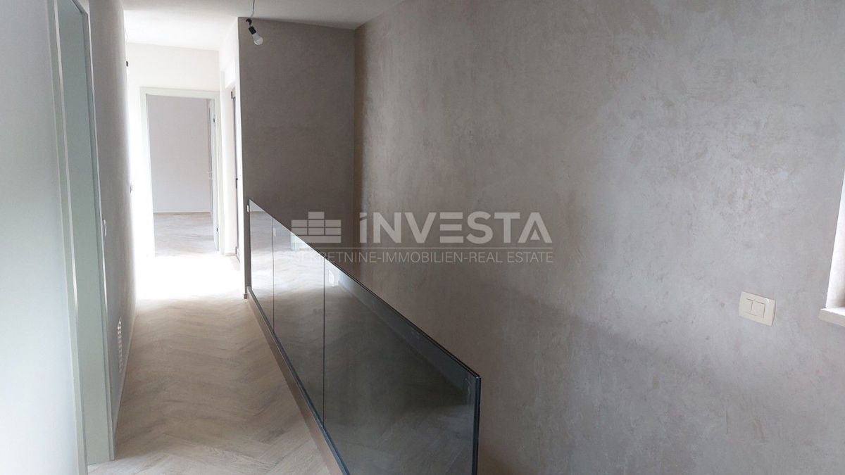 Lussuosa villa moderna con piscina riscaldata