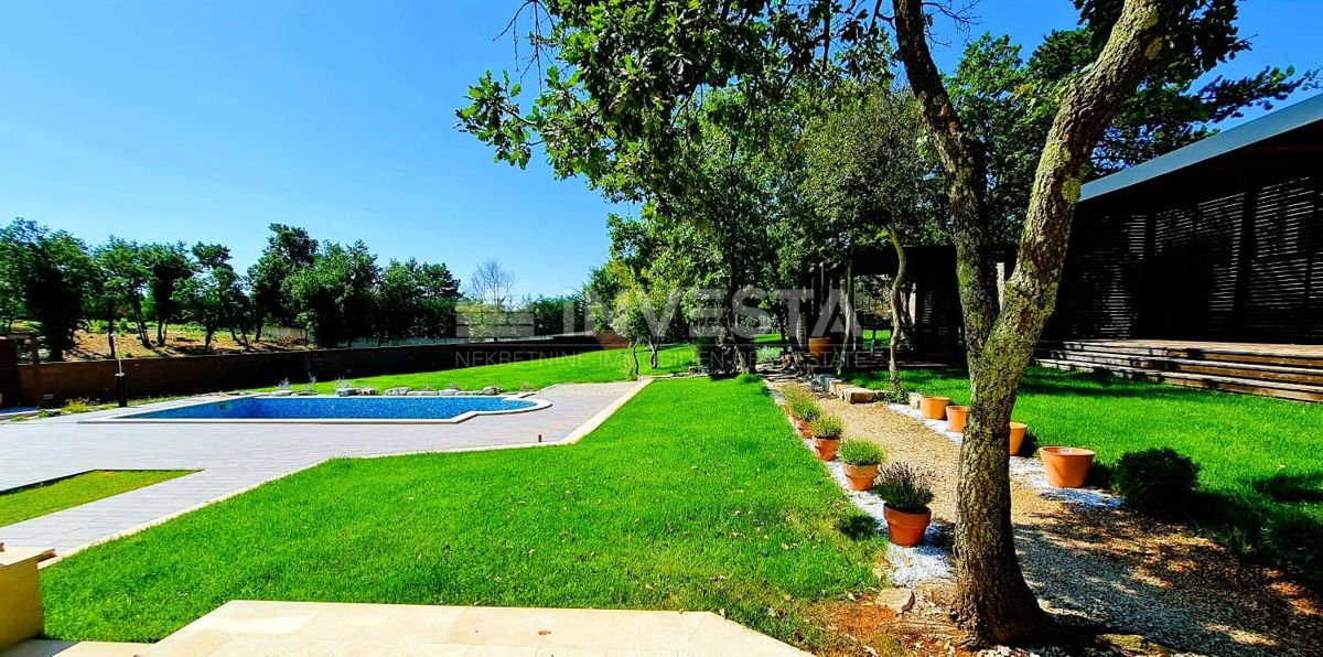 Barban, Moderna villa indipendente con piscina, 1800 m² di terreno