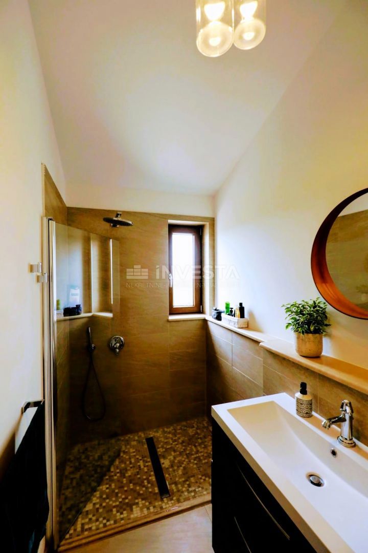 Barban, Moderna villa indipendente con piscina, 1800 m² di terreno