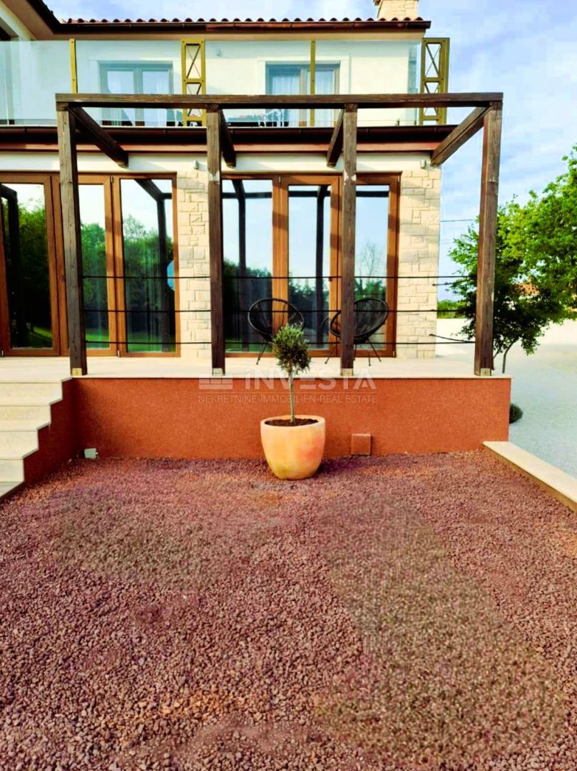 Barban, Moderna villa indipendente con piscina, 1800 m² di terreno