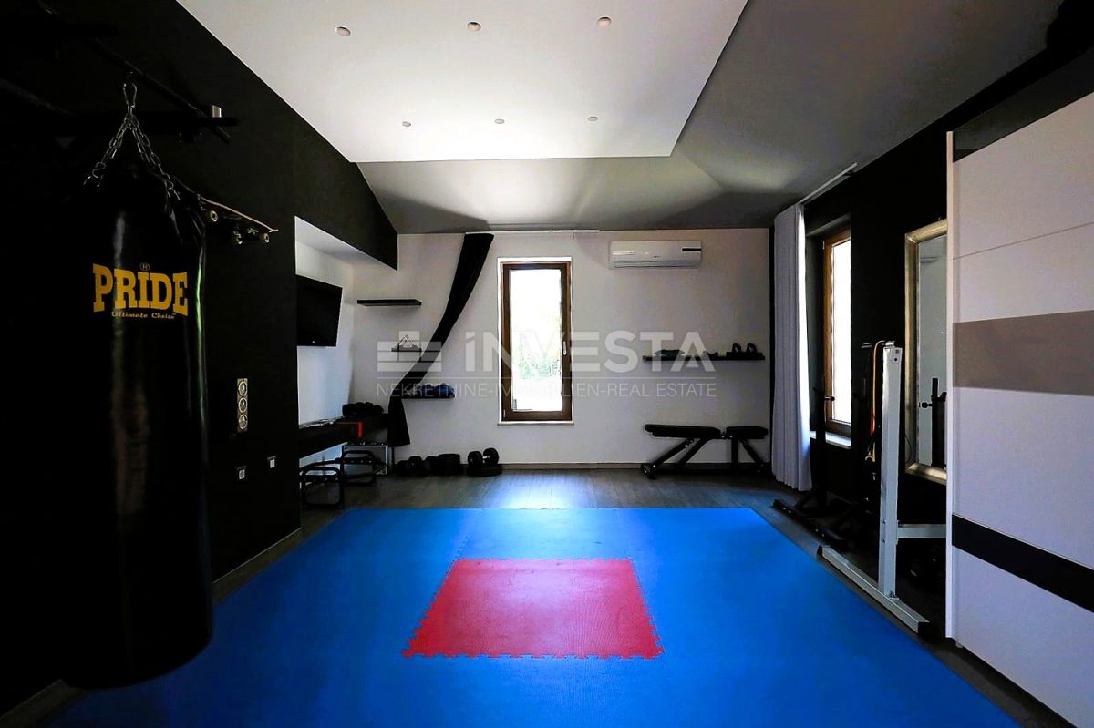 Barban, Moderna villa indipendente con piscina, 1800 m² di terreno