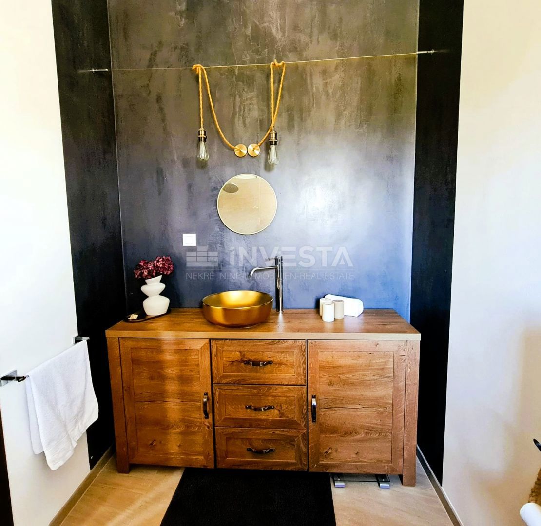 Barban, Moderna villa indipendente con piscina, 1800 m² di terreno