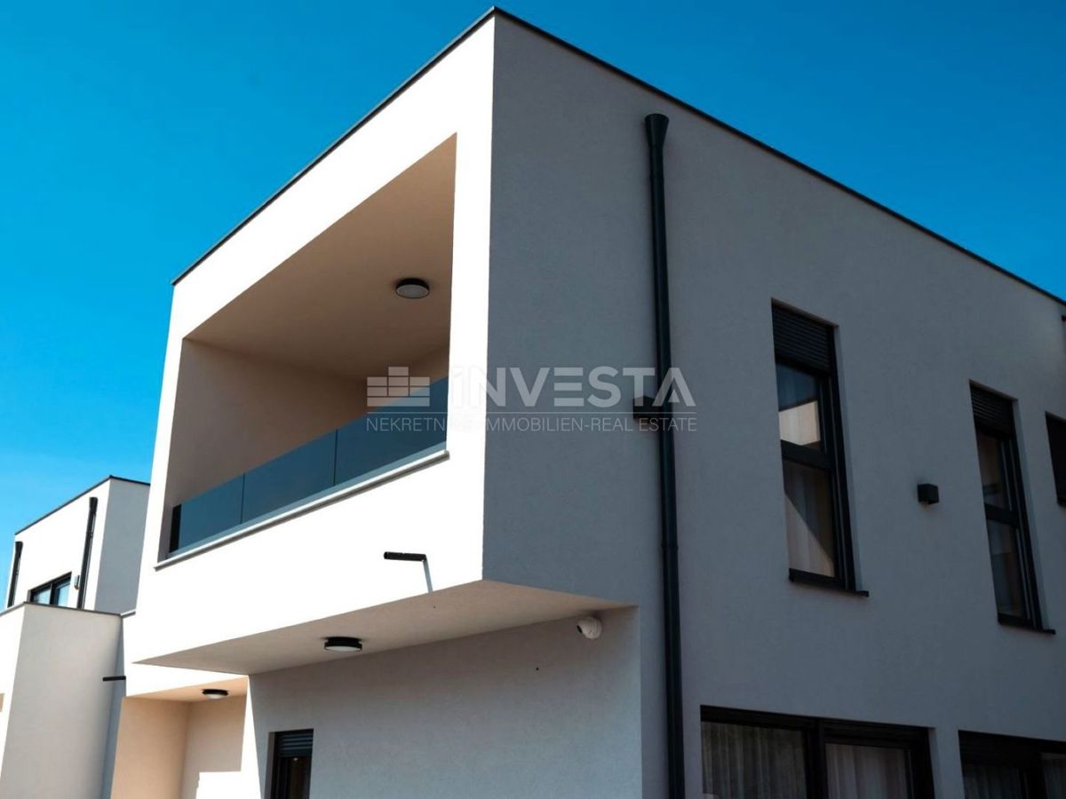 Medulin, Villa di nuova costruzione con piscina, a 200 m dal mare