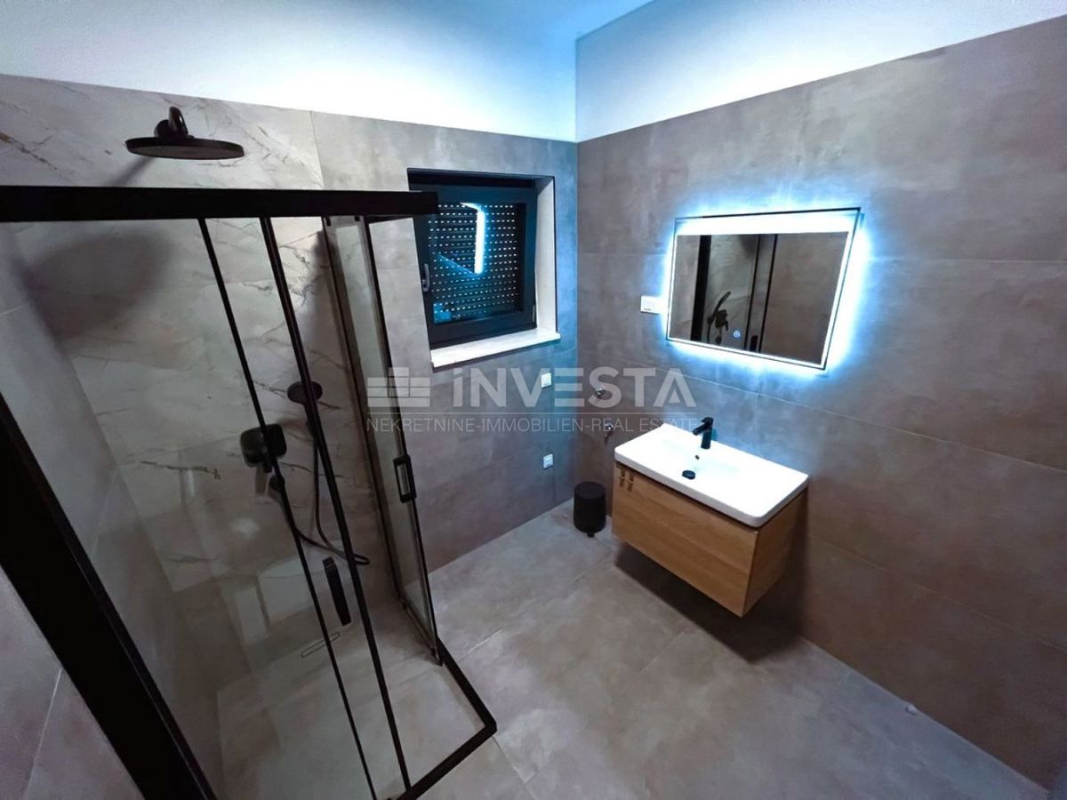 Medulin, Villa di nuova costruzione con piscina, a 200 m dal mare