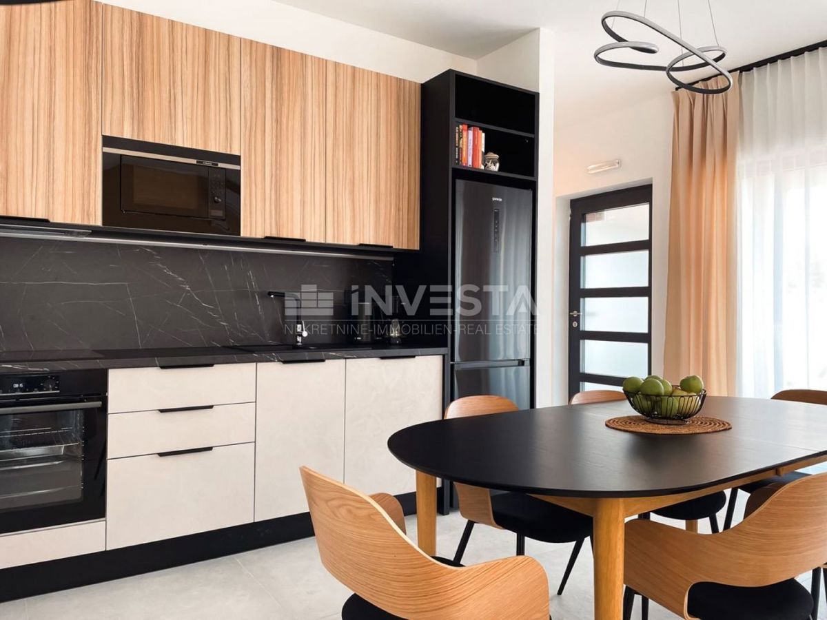 Medulin, Villa di nuova costruzione con piscina, a 200 m dal mare