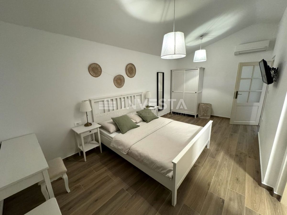 Barban, una nuova casa arredata con piscina