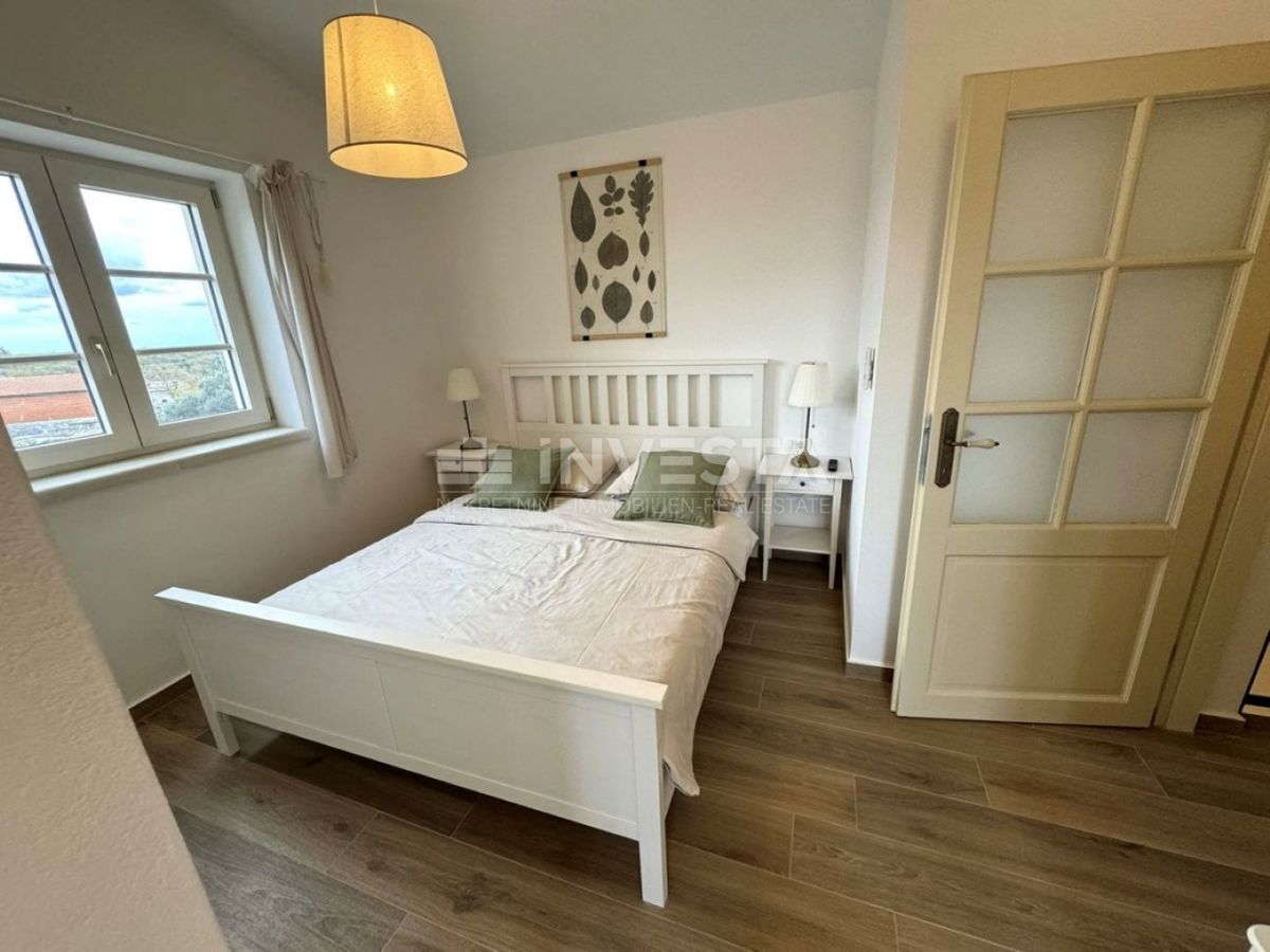 Barban, una nuova casa arredata con piscina