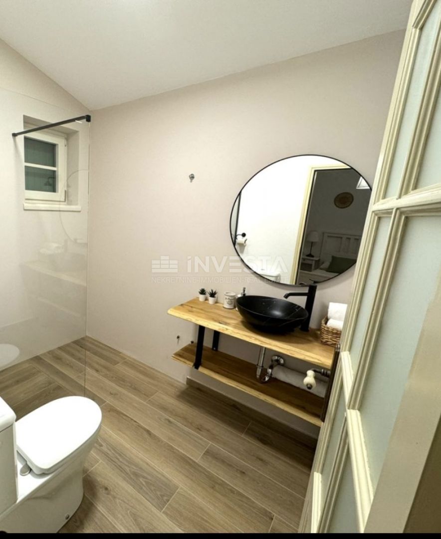 Barban, una nuova casa arredata con piscina