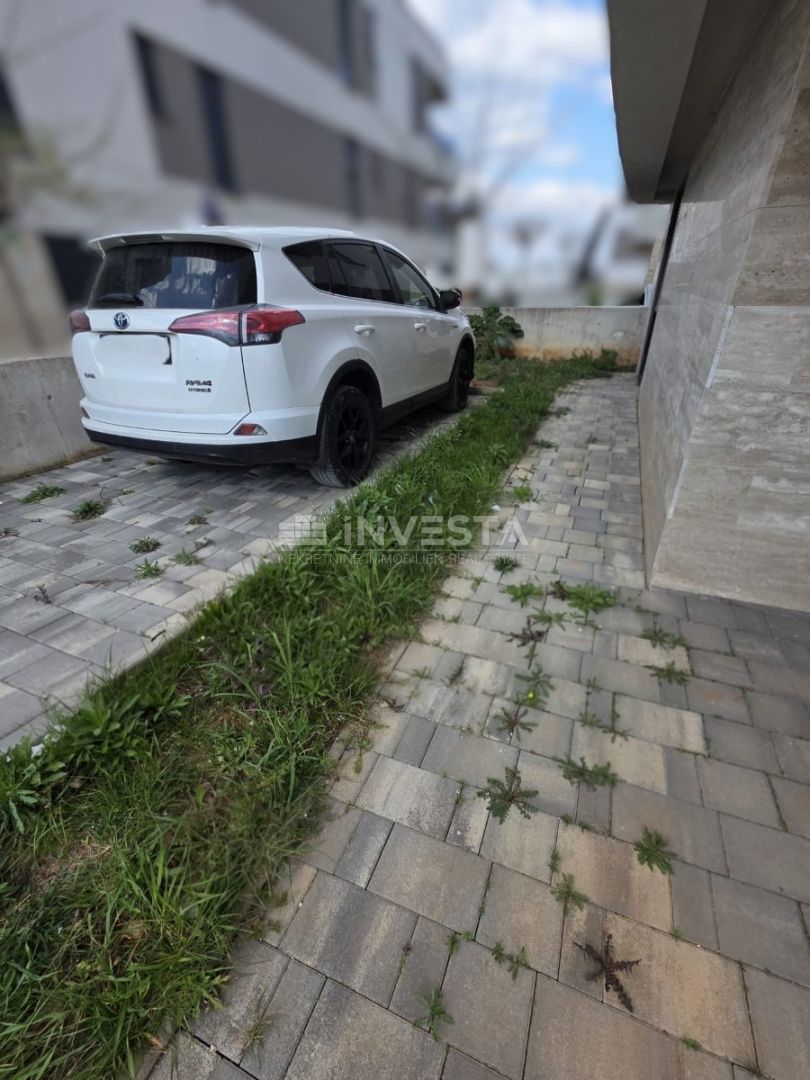 Stignano, appartamento bilocale al piano terra con giardino