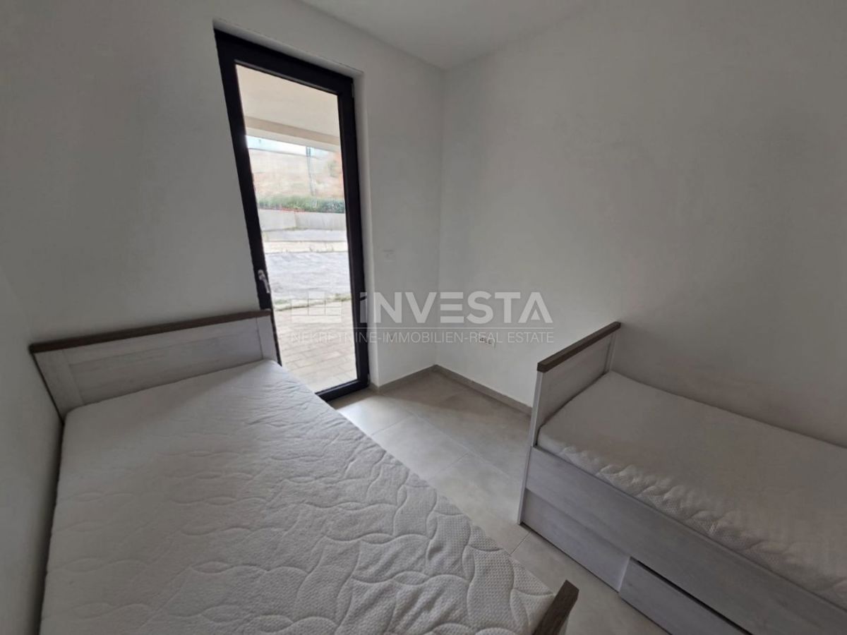 Stignano, appartamento bilocale al piano terra con giardino