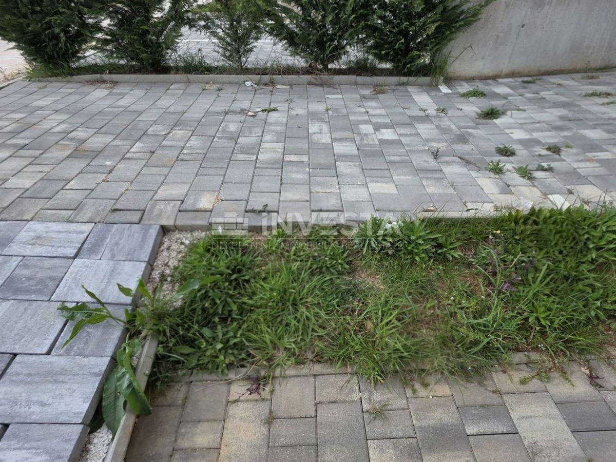 Stignano, appartamento bilocale al piano terra con giardino