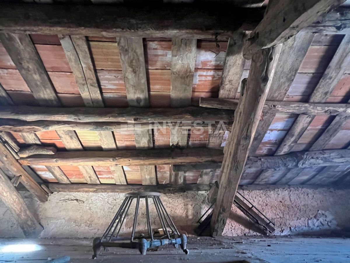 Casa in pietra da ristrutturare con grande potenziale