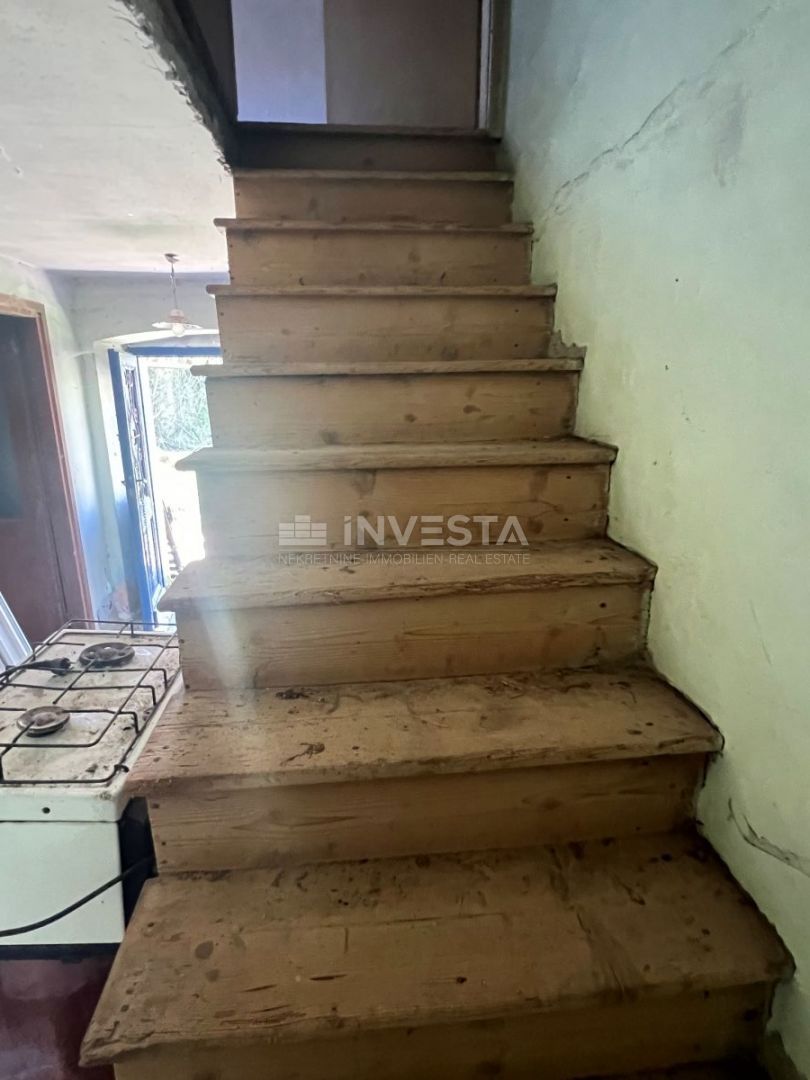 Casa in pietra da ristrutturare con grande potenziale