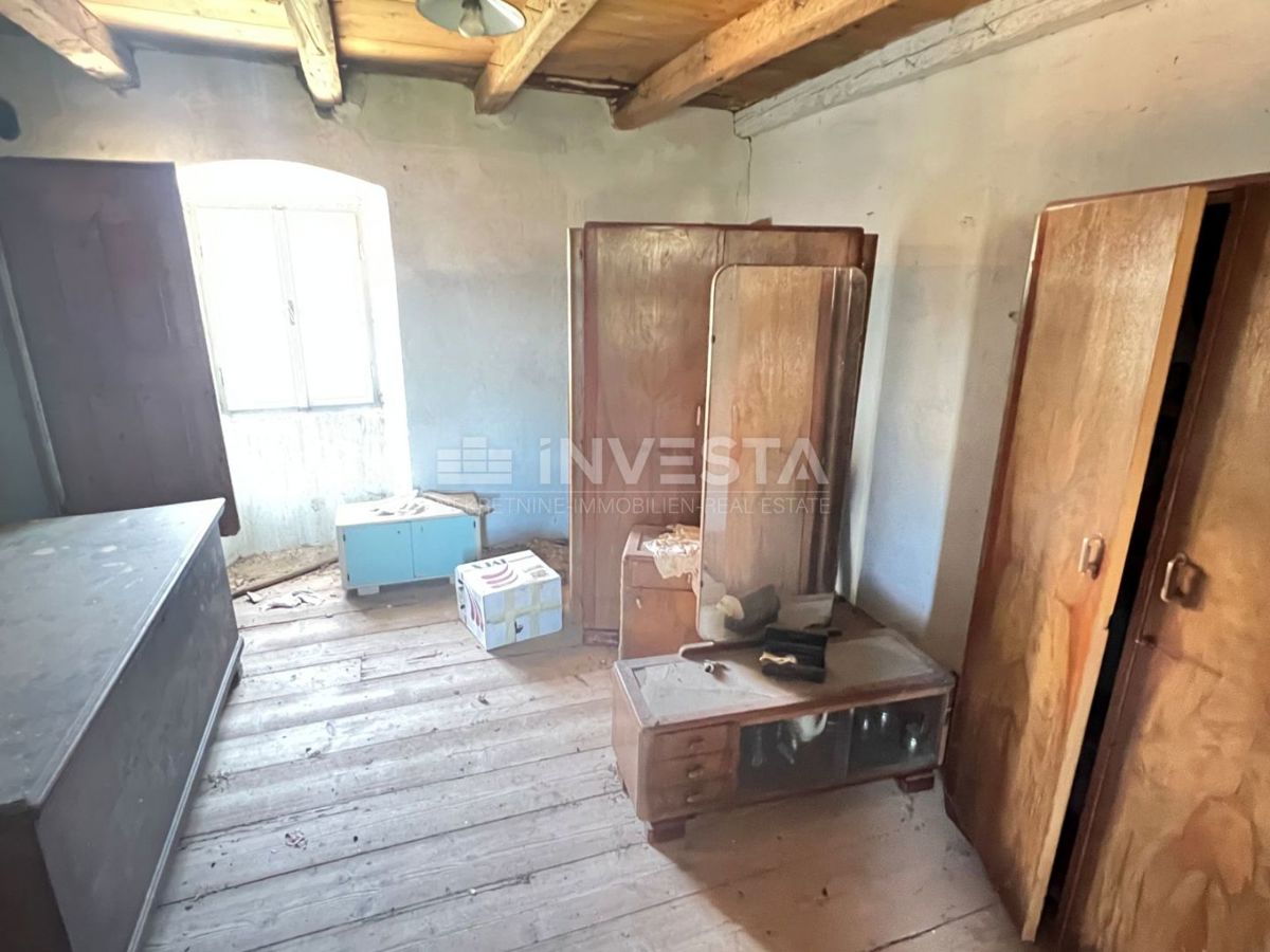 Casa in pietra da ristrutturare con grande potenziale