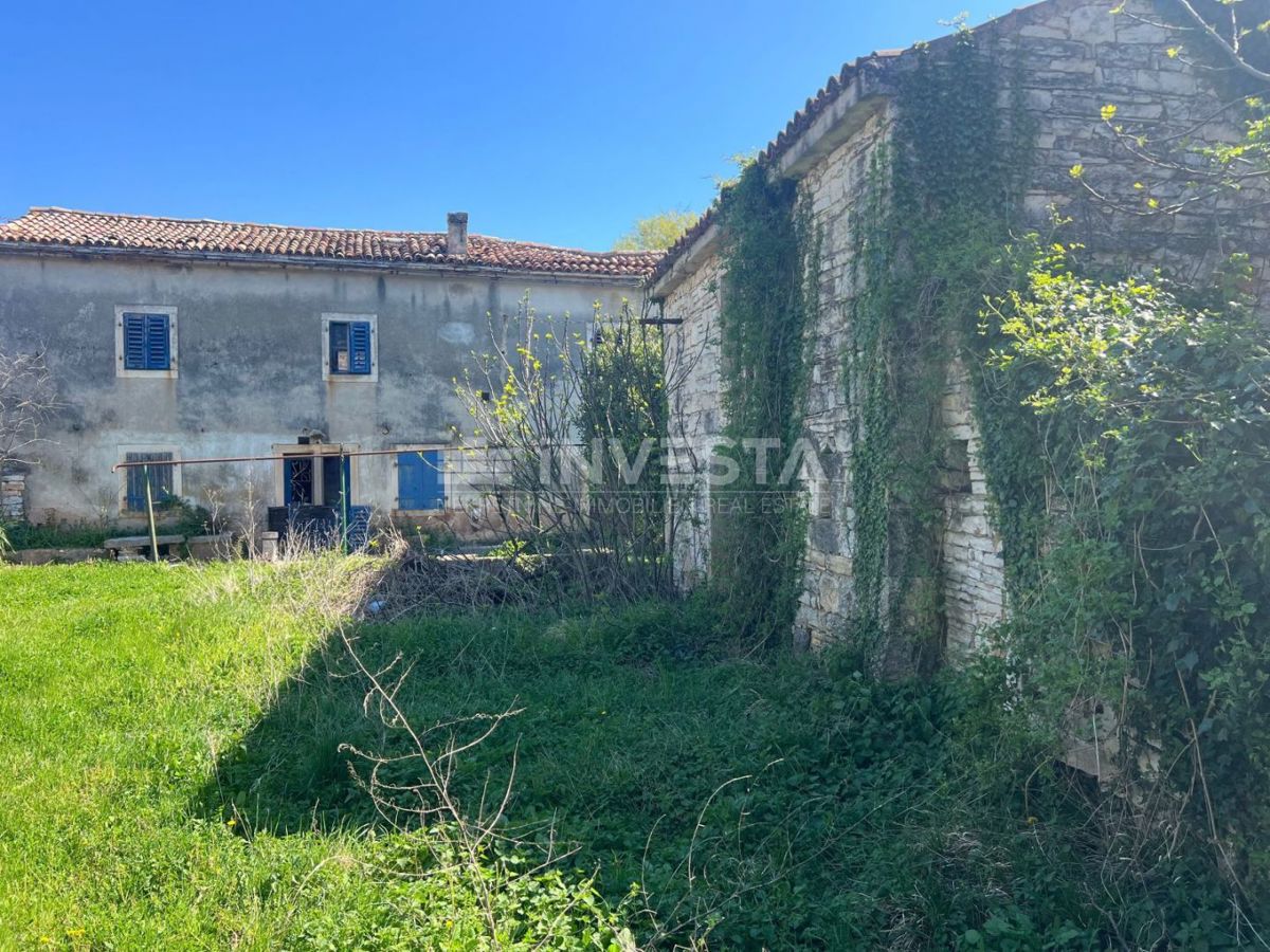 Casa in pietra da ristrutturare con grande potenziale