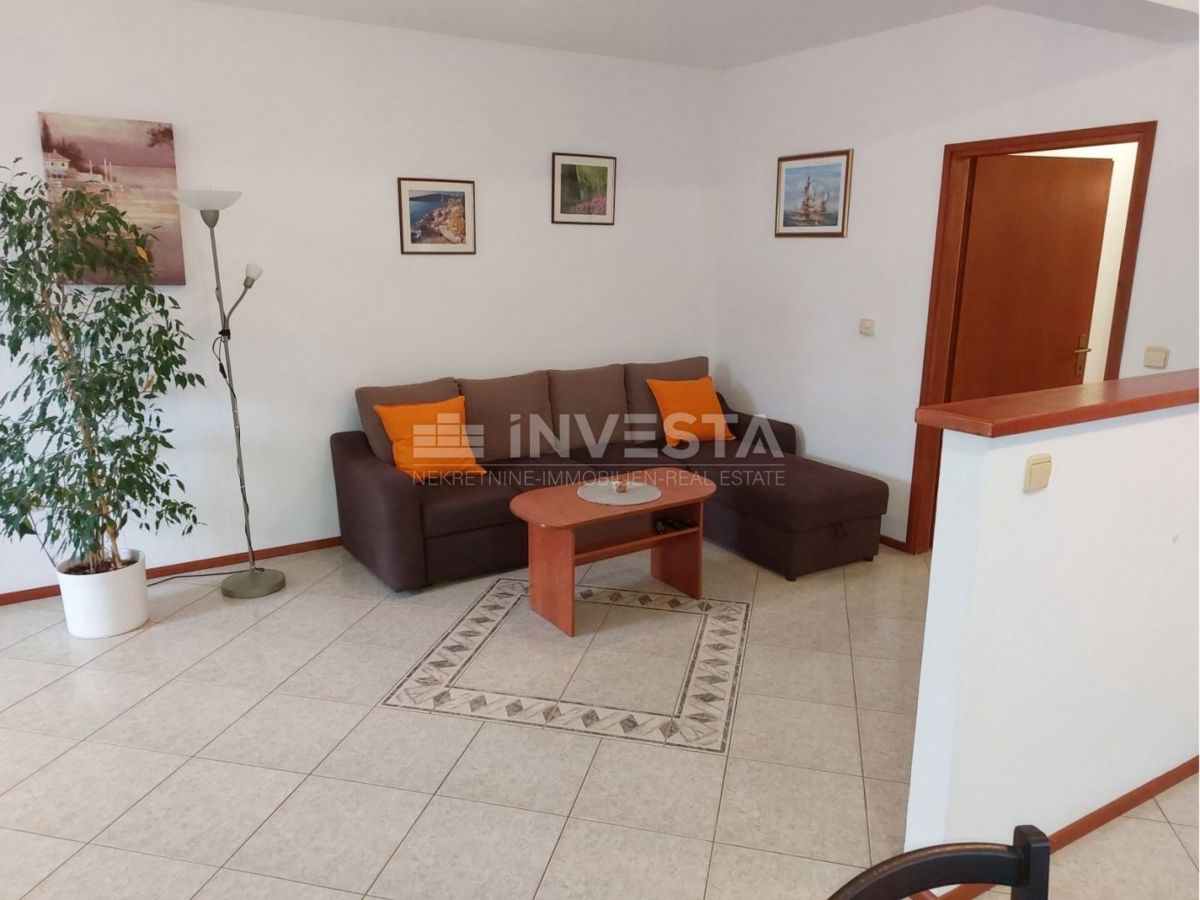 Dintorni di Svetog Lovreč, casa bifamiliare con 2 unità abitative, 270 m2