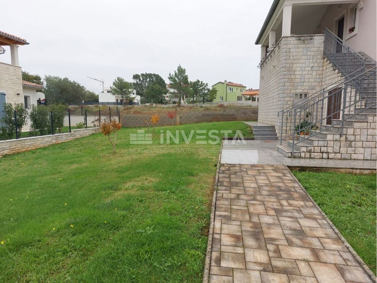 Dintorni di Svetog Lovreč, casa bifamiliare con 2 unità abitative, 270 m2