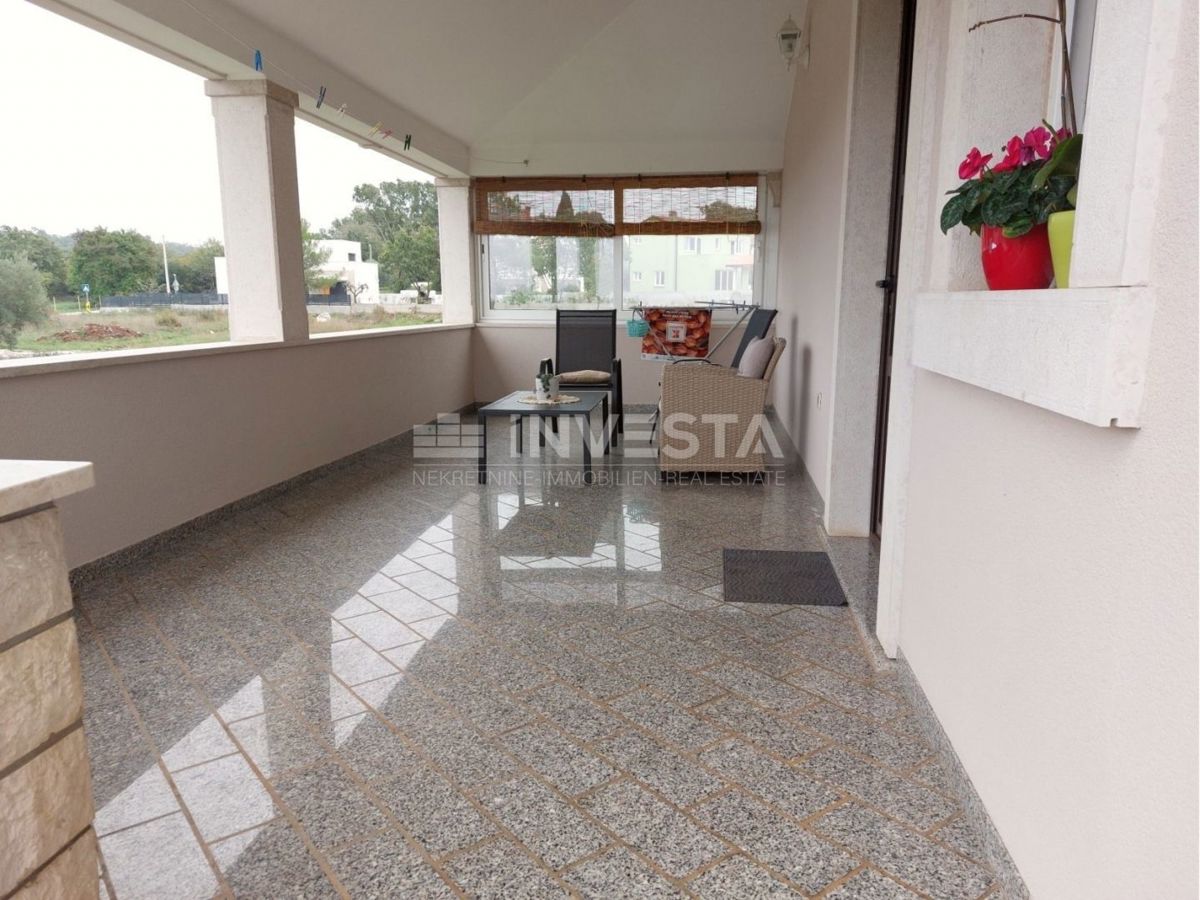 Dintorni di Svetog Lovreč, casa bifamiliare con 2 unità abitative, 270 m2