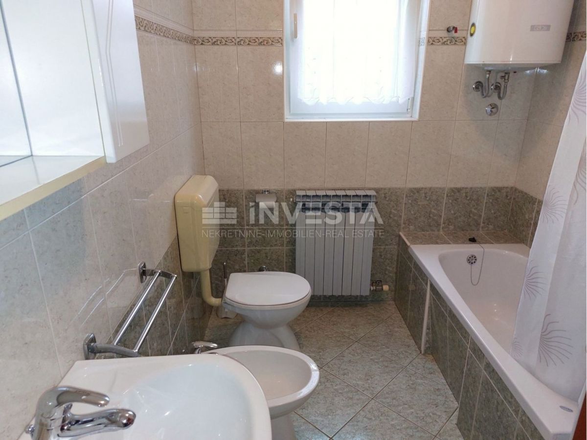 Dintorni di Svetog Lovreč, casa bifamiliare con 2 unità abitative, 270 m2