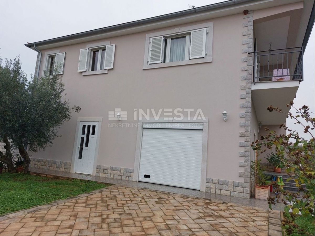 Dintorni di Svetog Lovreč, casa bifamiliare con 2 unità abitative, 270 m2