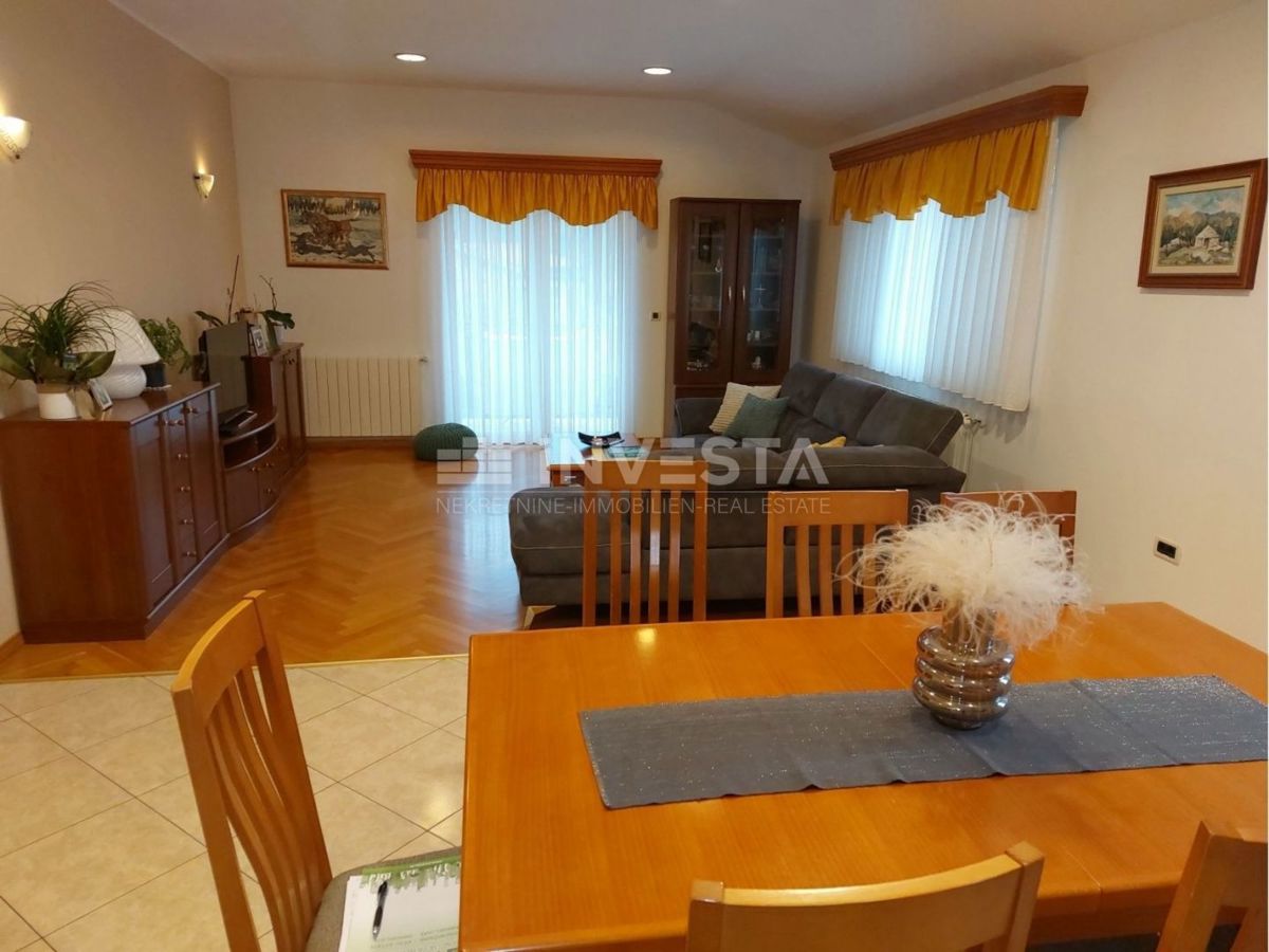 Dintorni di Svetog Lovreč, casa bifamiliare con 2 unità abitative, 270 m2