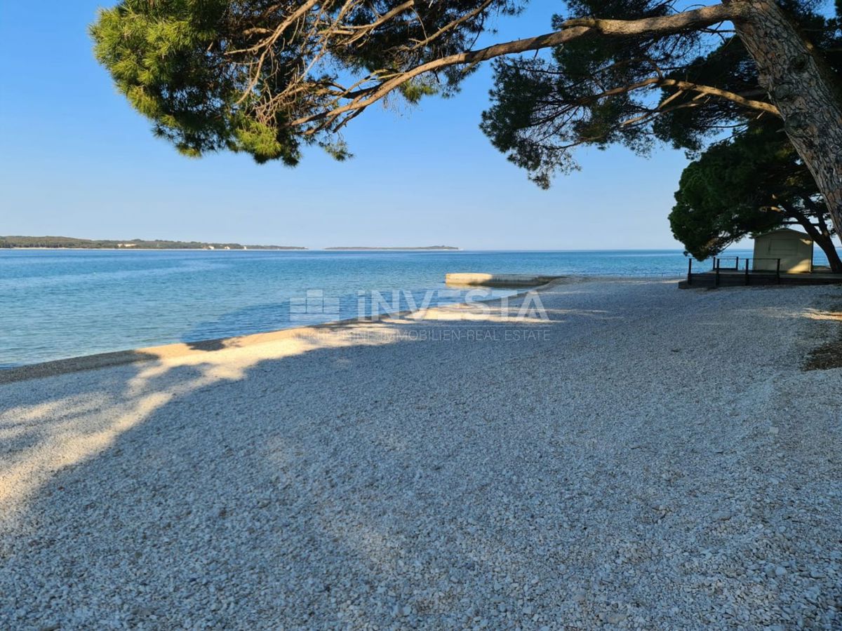 Fasana, terreno con permesso di costruzione, 200 m dal mare.