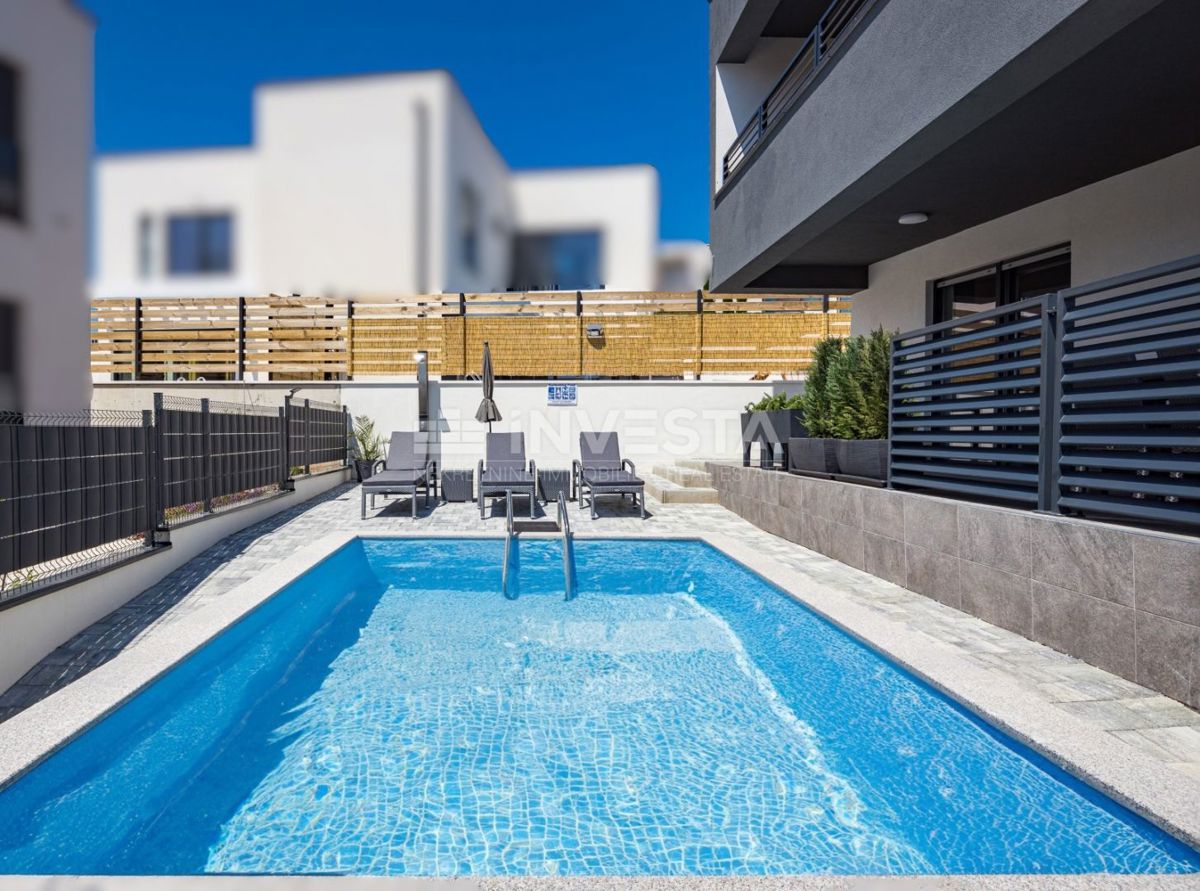 Villa di lusso con piscina vicino al mare a Medolino